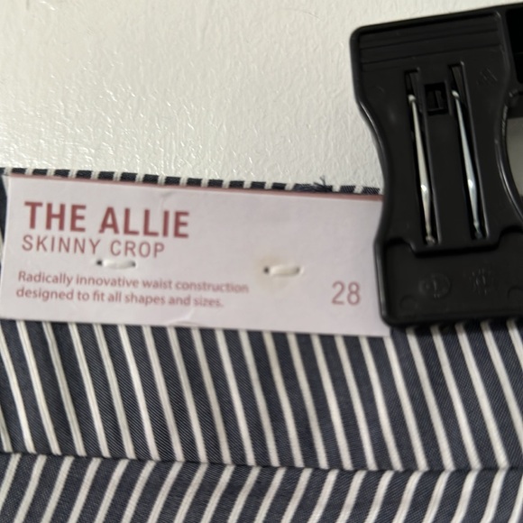 NWT lane Bryant Allie skinny crop white/navy stripe size 28 - Picture 9 of 9